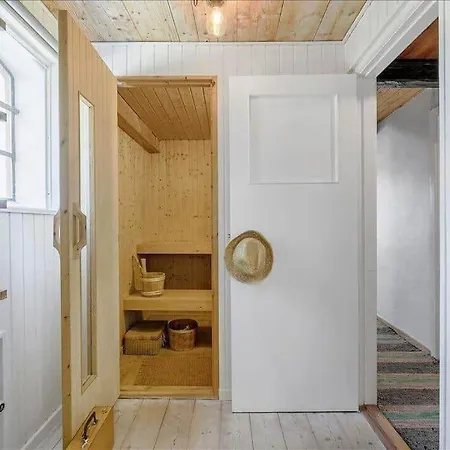 4747-aakirkeby-bodernevej-10 بيت للعطل *